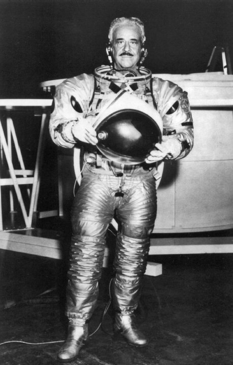 space pioneer game suit