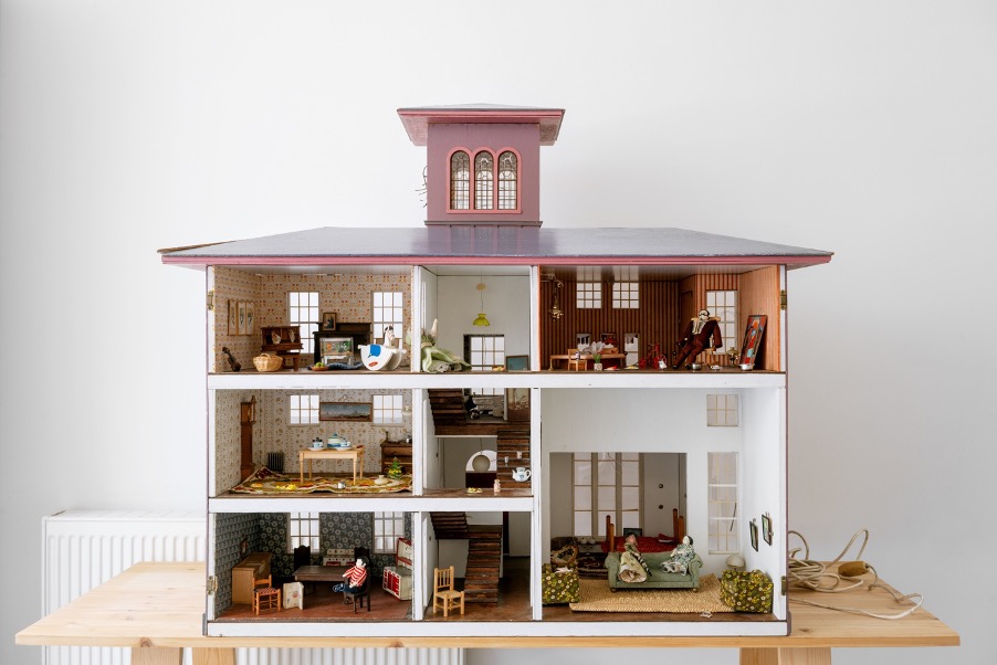 All mini cons: a peek inside the history of the doll's house, Art and  design