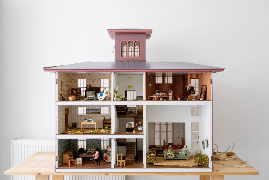 Sold at Auction: American Victorian Doll House